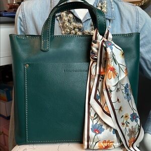 🦄 PLG Peacock 🦚 medium zipper Crossbody tote